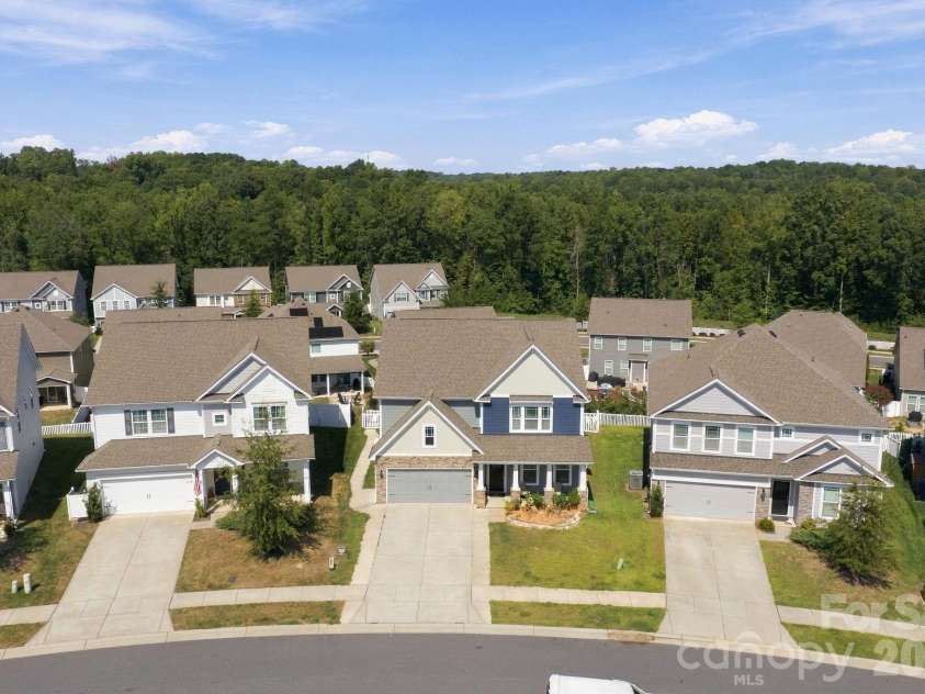 180 Longleaf Drive, Mooresville, NC 28117.  MLS# CAR4425450, YatesRealty ID 56419. 