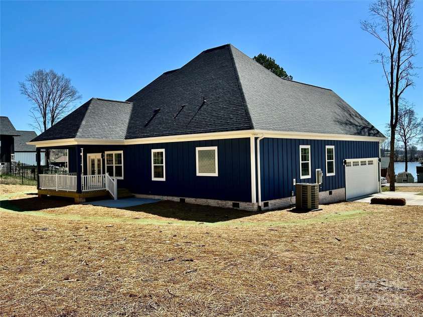 167 Harbor Point Drive, Cherryville, NC 28021.  MLS# CAR4235437, YatesRealty ID 5642. 