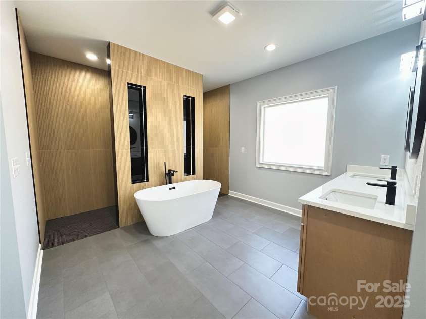 167 Harbor Point Drive, Cherryville, NC 28021.  MLS# CAR4235437, YatesRealty ID 5642. 