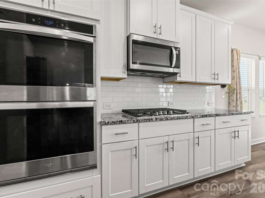 333 Hyssop Court, Fort Mill, SC 29715.  MLS# CAR4434309, YatesRealty ID 56420. Kitchen