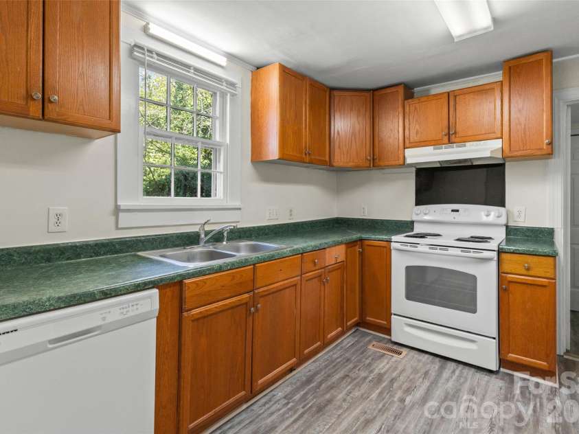 1050 Park Avenue Extension, Rock Hill, SC 29732.  MLS# CAR4433866, YatesRealty ID 56427. 