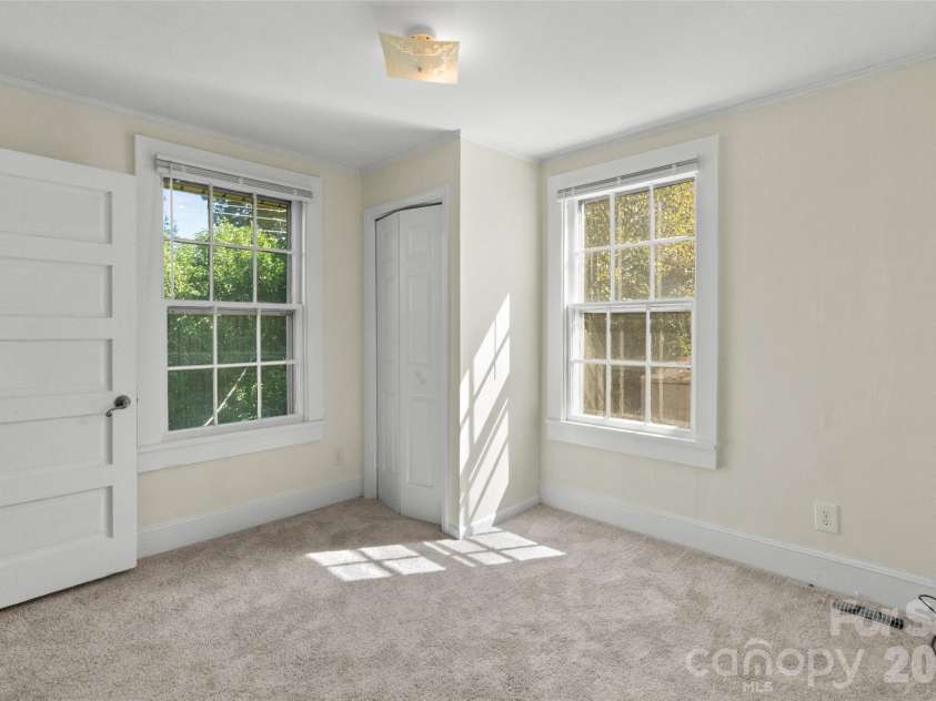 1050 Park Avenue Extension, Rock Hill, SC 29732.  MLS# CAR4433866, YatesRealty ID 56427. 