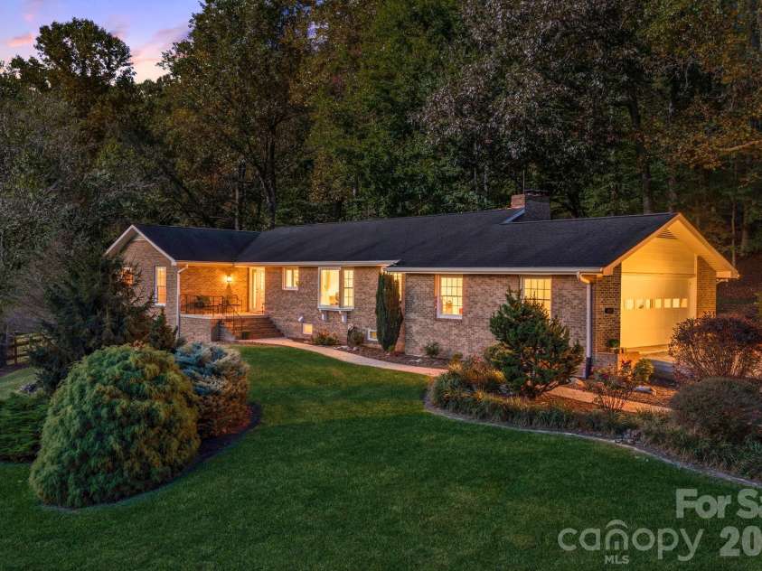 165 Horizon View Drive, Horse Shoe, NC 28742.  MLS# CAR4434165, YatesRealty ID 56428. 