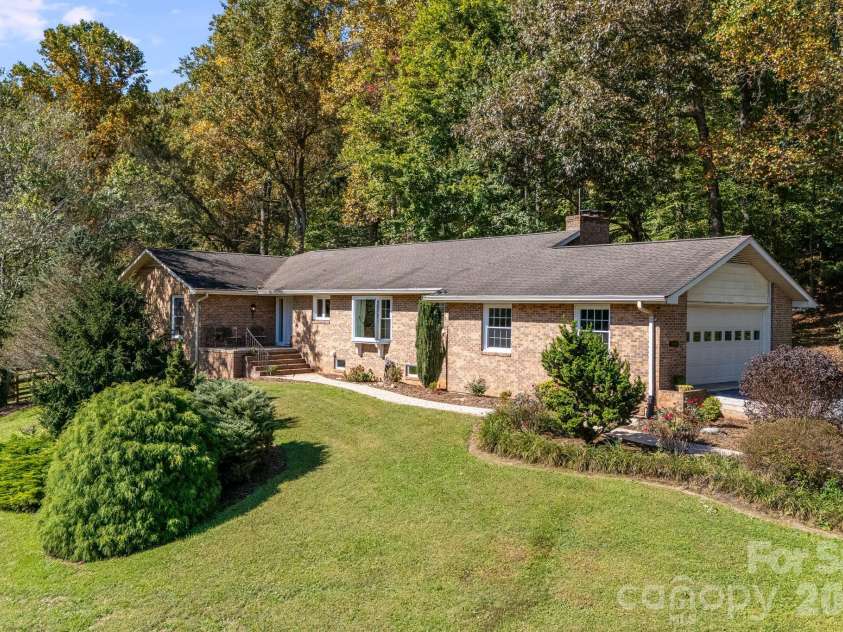 165 Horizon View Drive, Horse Shoe, NC 28742.  MLS# CAR4434165, YatesRealty ID 56428. 