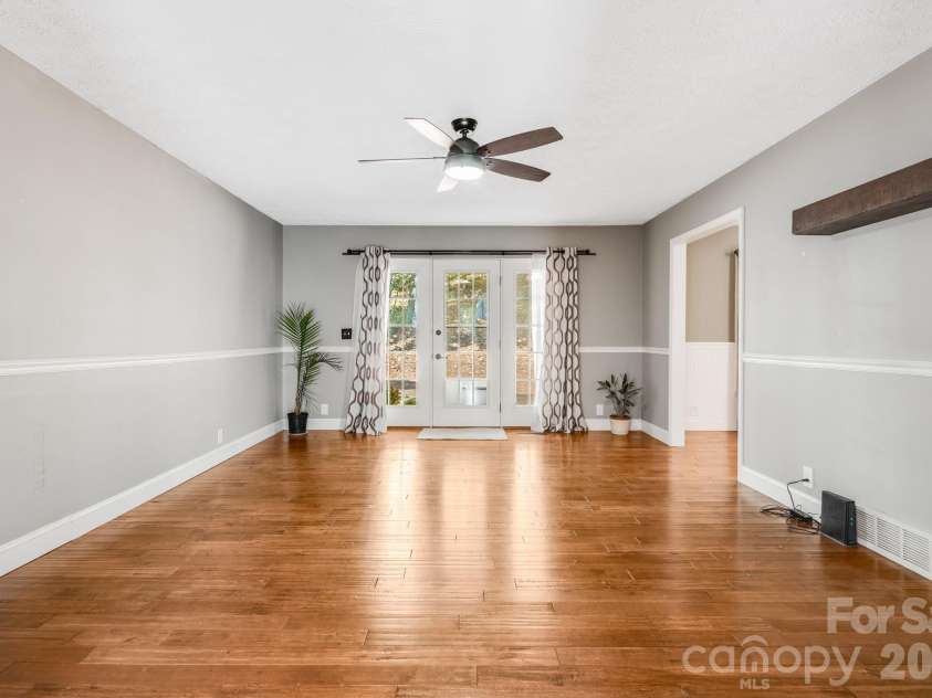 165 Horizon View Drive, Horse Shoe, NC 28742.  MLS# CAR4434165, YatesRealty ID 56428. 