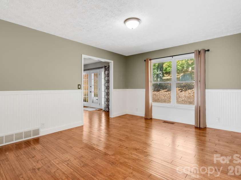 165 Horizon View Drive, Horse Shoe, NC 28742.  MLS# CAR4434165, YatesRealty ID 56428. 