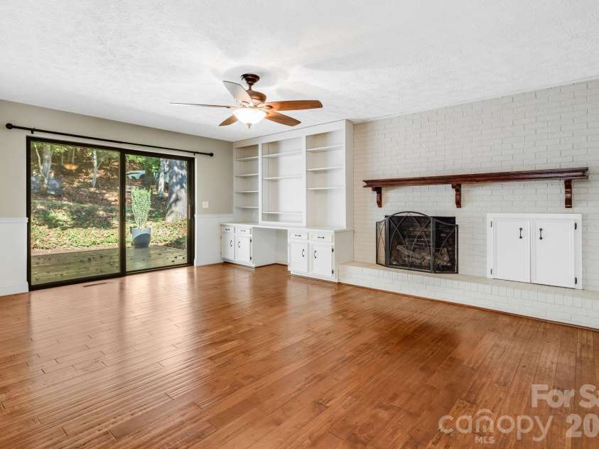 165 Horizon View Drive, Horse Shoe, NC 28742.  MLS# CAR4434165, YatesRealty ID 56428. 