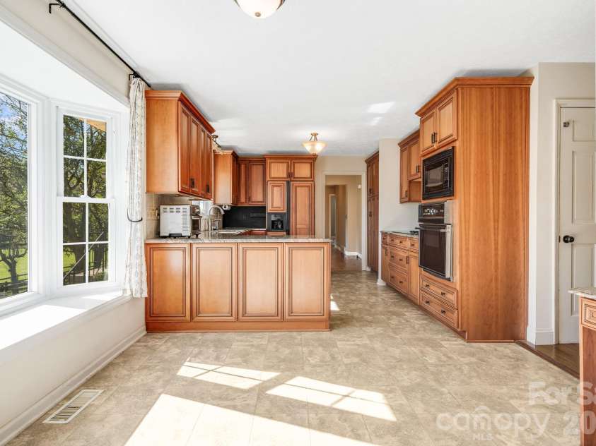 165 Horizon View Drive, Horse Shoe, NC 28742.  MLS# CAR4434165, YatesRealty ID 56428. 