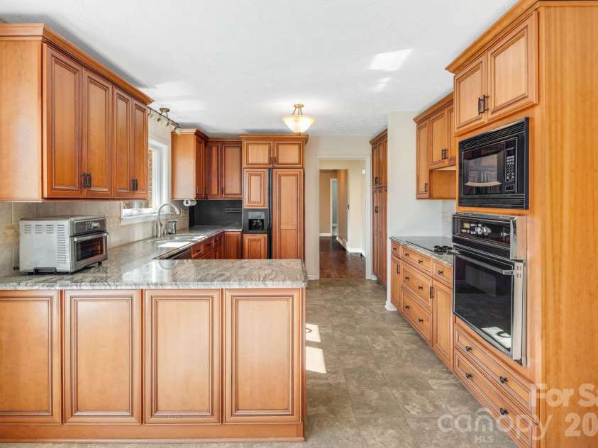 165 Horizon View Drive, Horse Shoe, NC 28742.  MLS# CAR4434165, YatesRealty ID 56428. 