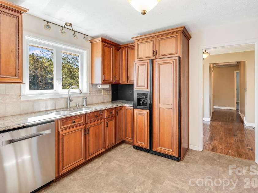 165 Horizon View Drive, Horse Shoe, NC 28742.  MLS# CAR4434165, YatesRealty ID 56428. 
