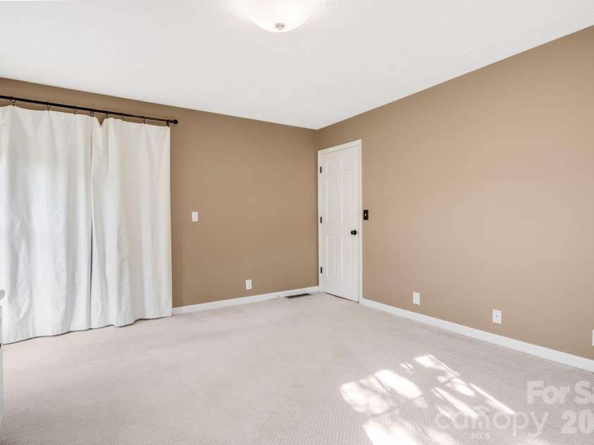 165 Horizon View Drive, Horse Shoe, NC 28742.  MLS# CAR4434165, YatesRealty ID 56428. 