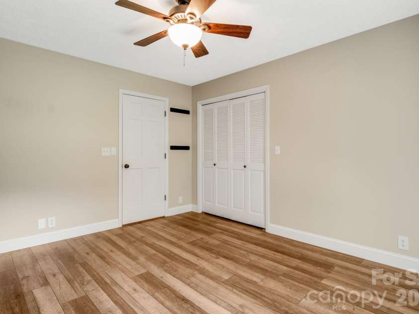 165 Horizon View Drive, Horse Shoe, NC 28742.  MLS# CAR4434165, YatesRealty ID 56428. 