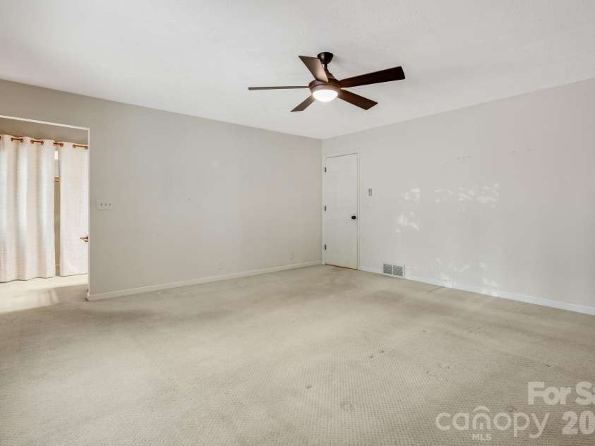 165 Horizon View Drive, Horse Shoe, NC 28742.  MLS# CAR4434165, YatesRealty ID 56428. 