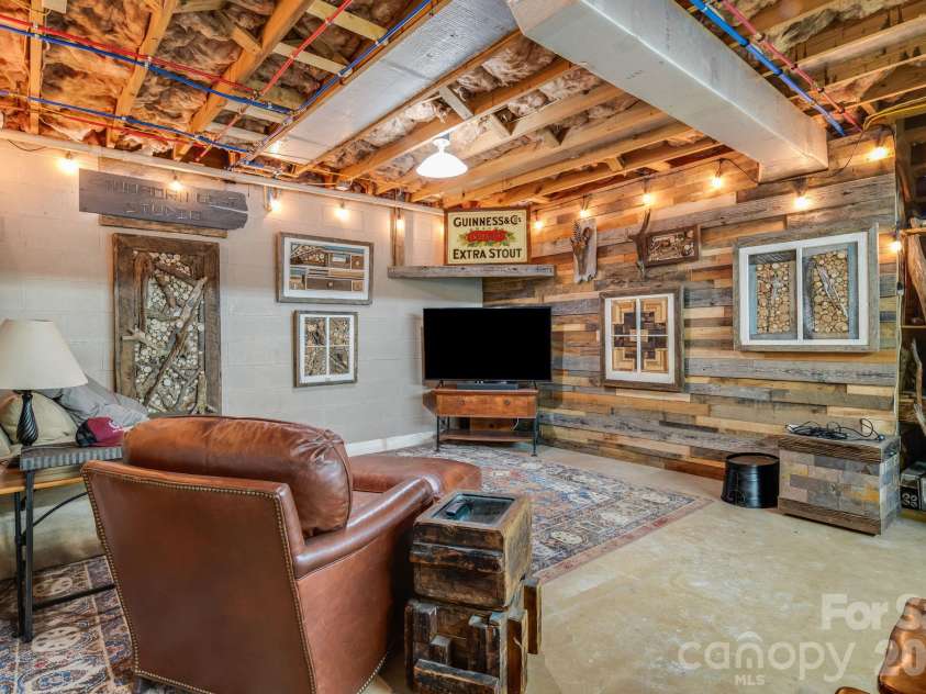 165 Horizon View Drive, Horse Shoe, NC 28742.  MLS# CAR4434165, YatesRealty ID 56428. 