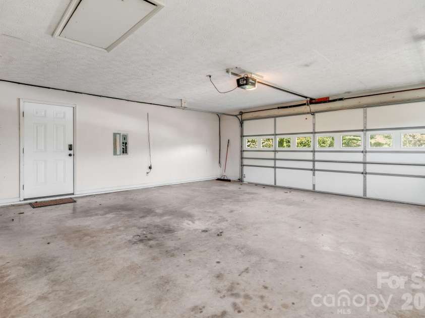 165 Horizon View Drive, Horse Shoe, NC 28742.  MLS# CAR4434165, YatesRealty ID 56428. 