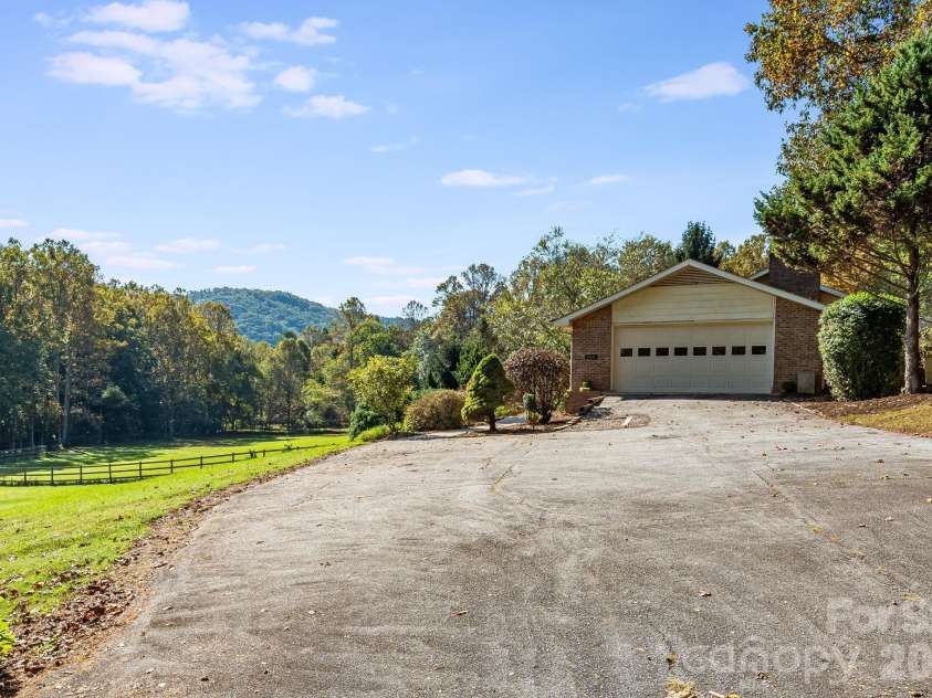 165 Horizon View Drive, Horse Shoe, NC 28742.  MLS# CAR4434165, YatesRealty ID 56428. 