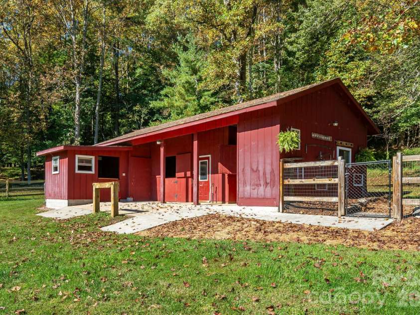 165 Horizon View Drive, Horse Shoe, NC 28742.  MLS# CAR4434165, YatesRealty ID 56428. 