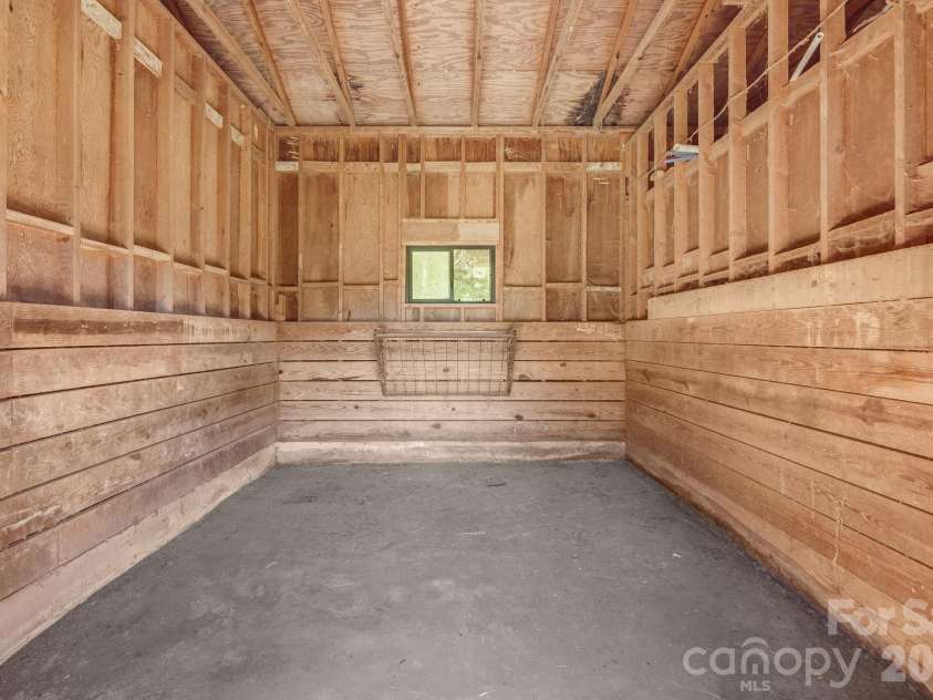 165 Horizon View Drive, Horse Shoe, NC 28742.  MLS# CAR4434165, YatesRealty ID 56428. 