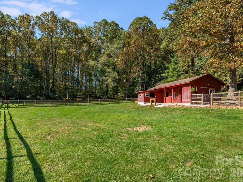 165 Horizon View Drive, Horse Shoe, NC 28742.  MLS# CAR4434165, YatesRealty ID 56428. 