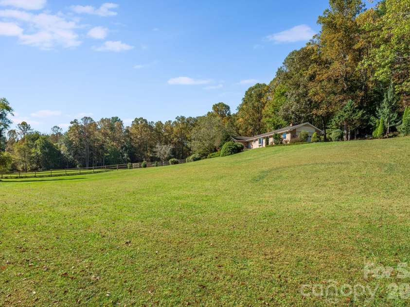 165 Horizon View Drive, Horse Shoe, NC 28742.  MLS# CAR4434165, YatesRealty ID 56428. 