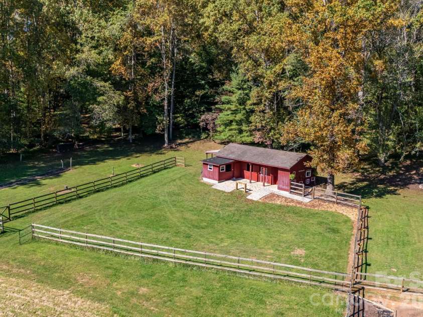 165 Horizon View Drive, Horse Shoe, NC 28742.  MLS# CAR4434165, YatesRealty ID 56428. 