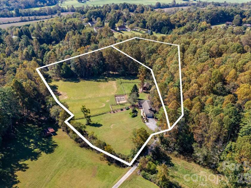 165 Horizon View Drive, Horse Shoe, NC 28742.  MLS# CAR4434165, YatesRealty ID 56428. 