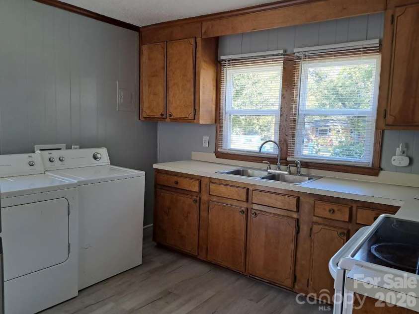 1323 Second Street, Gastonia, NC 28054.  MLS# CAR4432224, YatesRealty ID 56429. 