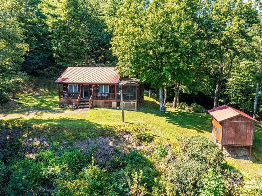 805 Deer Crossing Lane, Lenoir, NC 28645.  MLS# CAR4295259, YatesRealty ID 5643. 