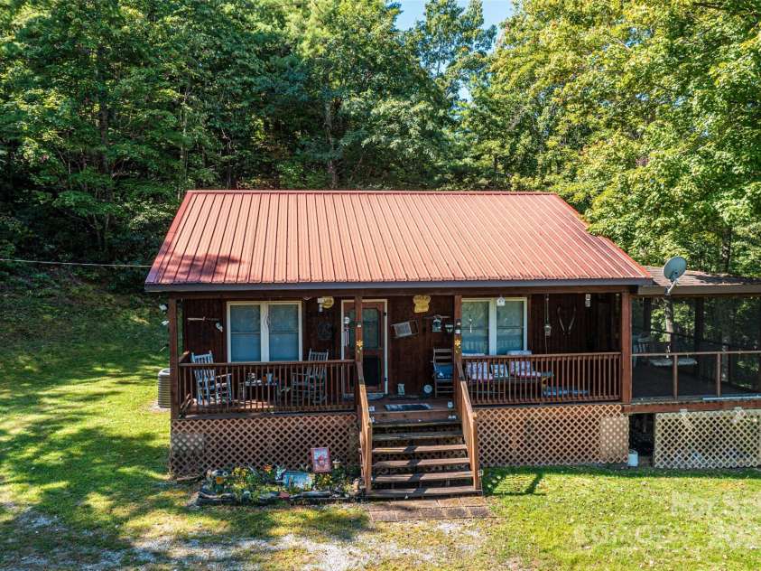 805 Deer Crossing Lane, Lenoir, NC 28645.  MLS# CAR4295259, YatesRealty ID 5643. 