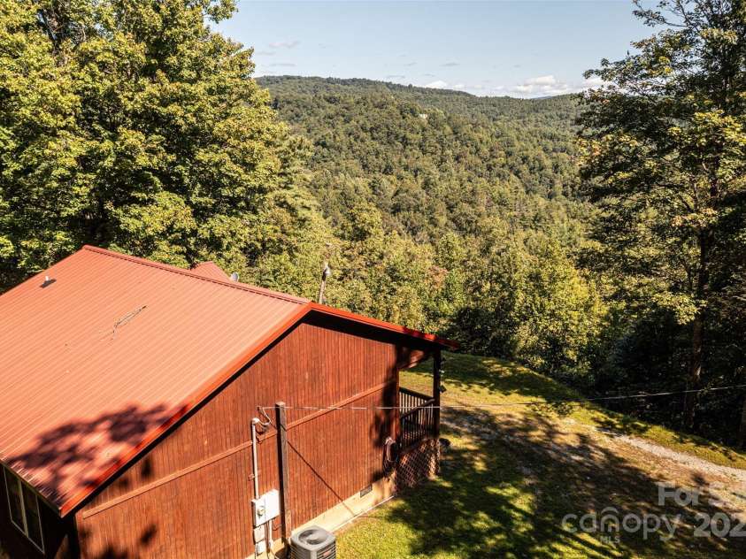 805 Deer Crossing Lane, Lenoir, NC 28645.  MLS# CAR4295259, YatesRealty ID 5643. 
