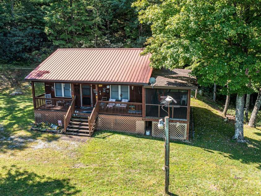 805 Deer Crossing Lane, Lenoir, NC 28645.  MLS# CAR4295259, YatesRealty ID 5643. 