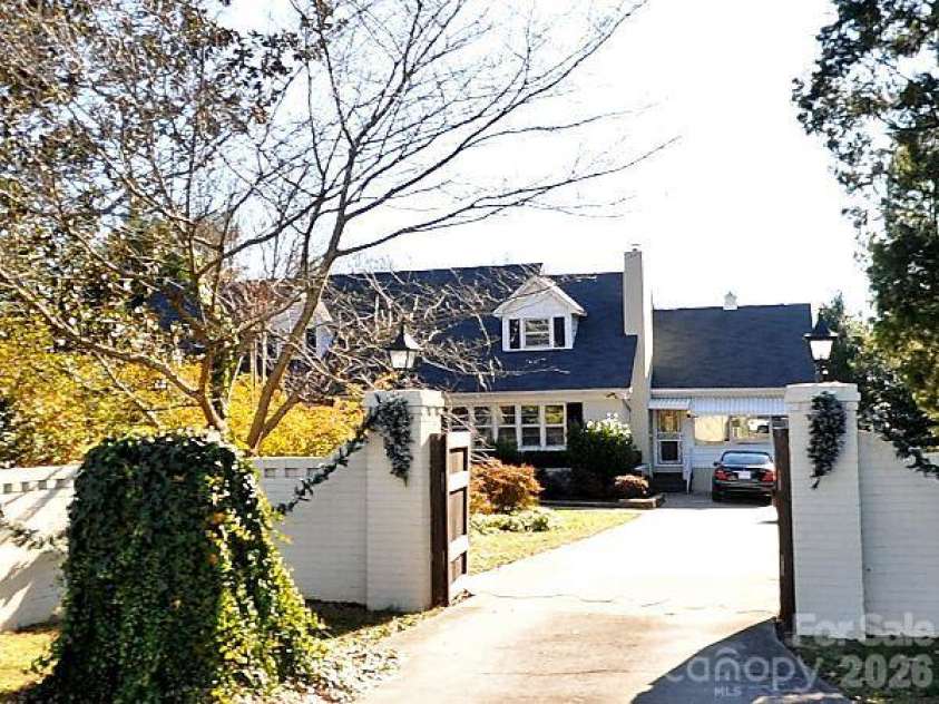 5300 Sardis Road, Charlotte, NC 28270.  MLS# CAR4433628, YatesRealty ID 56431. 