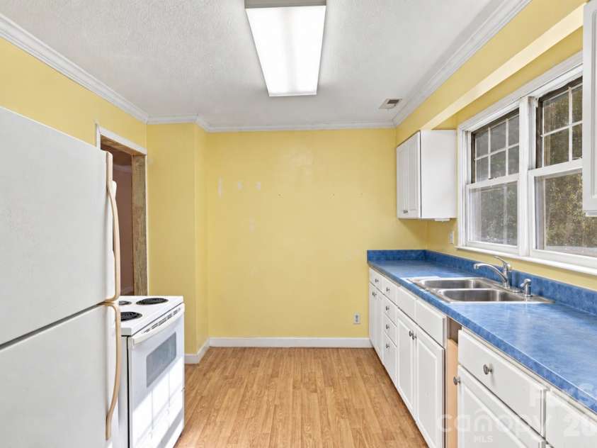 1379 Old Greensboro Road, High Point, NC 27265.  MLS# CAR4434368, YatesRealty ID 56435. 