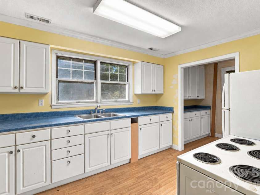 1379 Old Greensboro Road, High Point, NC 27265.  MLS# CAR4434368, YatesRealty ID 56435. 