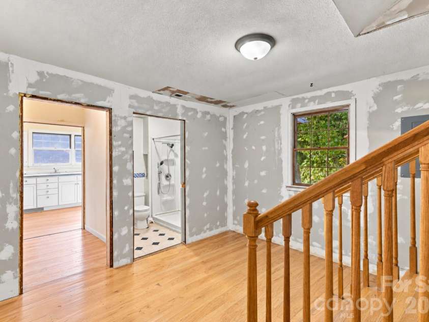 1379 Old Greensboro Road, High Point, NC 27265.  MLS# CAR4434368, YatesRealty ID 56435. 
