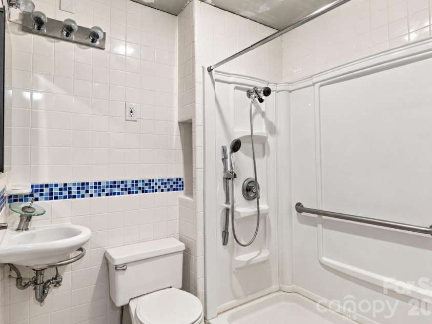 1379 Old Greensboro Road, High Point, NC 27265.  MLS# CAR4434368, YatesRealty ID 56435. 