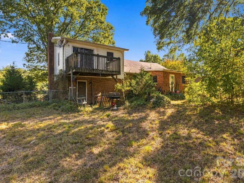 1379 Old Greensboro Road, High Point, NC 27265.  MLS# CAR4434368, YatesRealty ID 56435. 