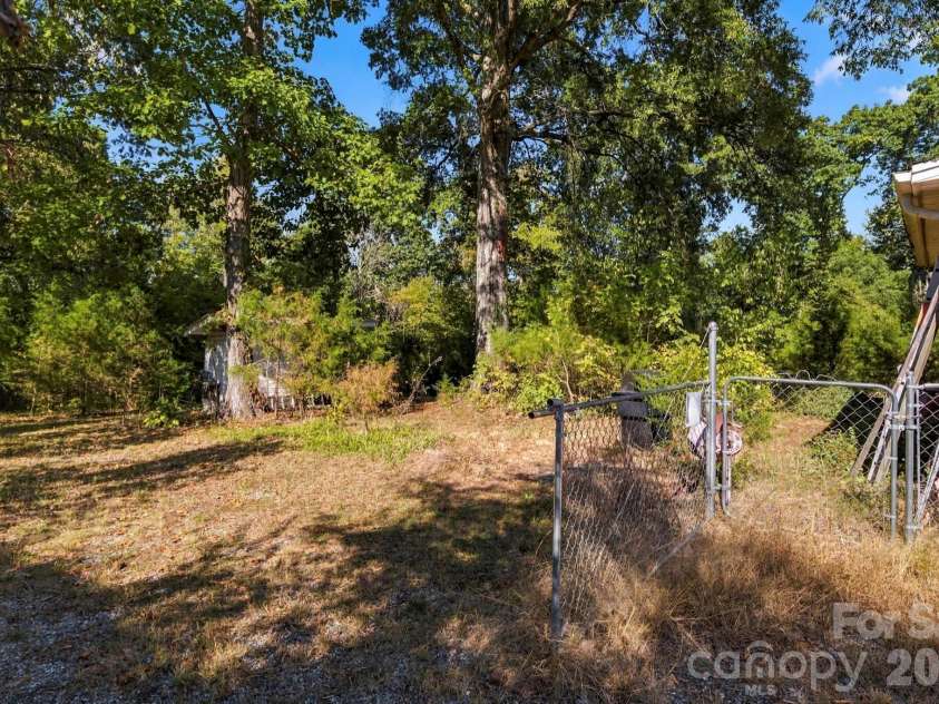 1379 Old Greensboro Road, High Point, NC 27265.  MLS# CAR4434368, YatesRealty ID 56435. 