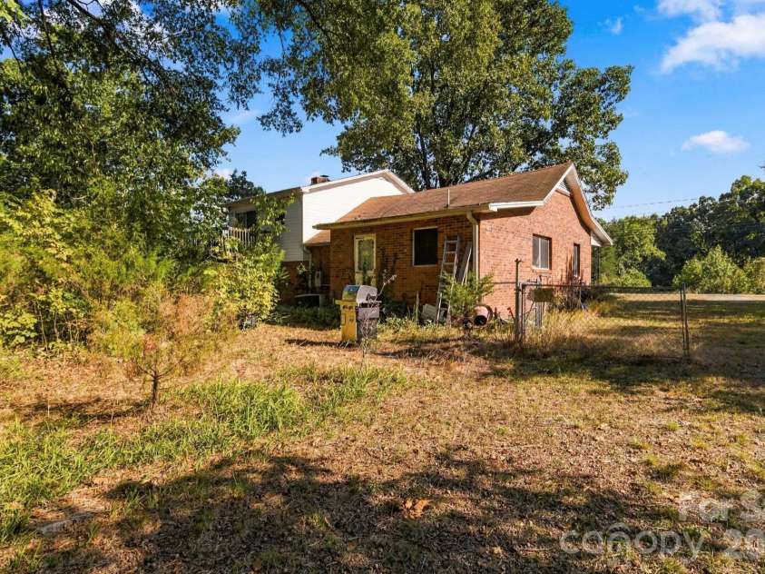 1379 Old Greensboro Road, High Point, NC 27265.  MLS# CAR4434368, YatesRealty ID 56435. 