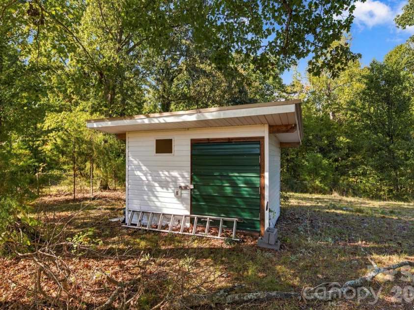 1379 Old Greensboro Road, High Point, NC 27265.  MLS# CAR4434368, YatesRealty ID 56435. 