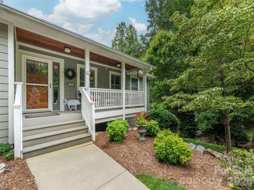 130 Olds Trail, Hendersonville, NC 28739.  MLS# CAR4434379, YatesRealty ID 56440. 