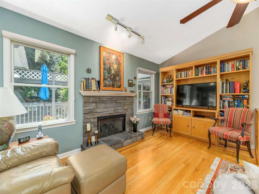 130 Olds Trail, Hendersonville, NC 28739.  MLS# CAR4434379, YatesRealty ID 56440. 