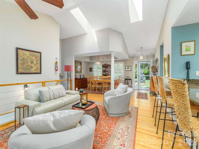 130 Olds Trail, Hendersonville, NC 28739.  MLS# CAR4434379, YatesRealty ID 56440. 