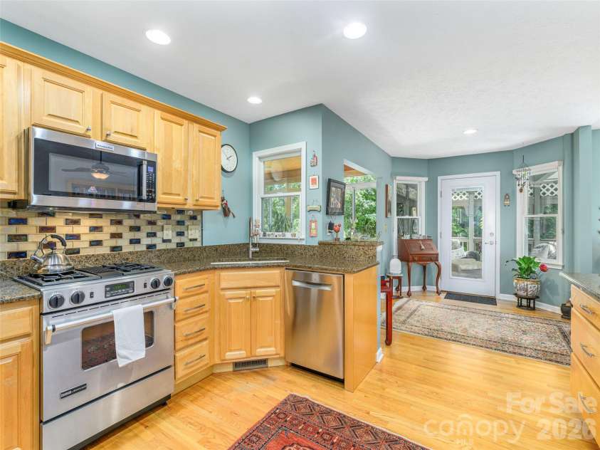 130 Olds Trail, Hendersonville, NC 28739.  MLS# CAR4434379, YatesRealty ID 56440. 