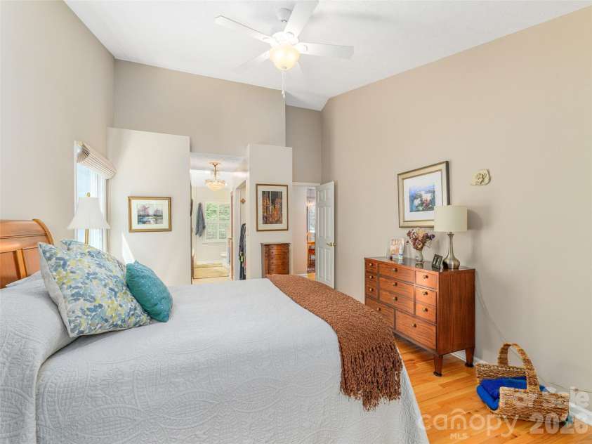 130 Olds Trail, Hendersonville, NC 28739.  MLS# CAR4434379, YatesRealty ID 56440. 