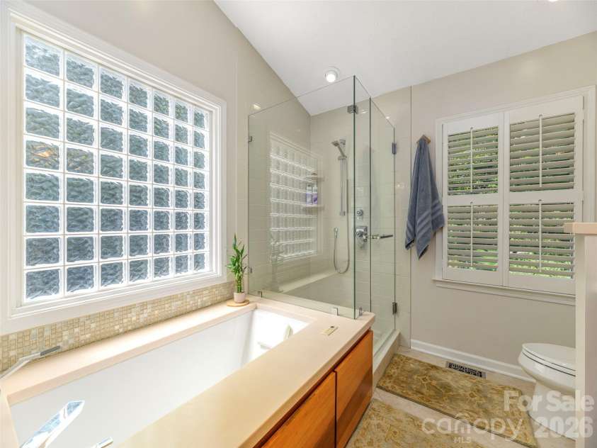 130 Olds Trail, Hendersonville, NC 28739.  MLS# CAR4434379, YatesRealty ID 56440. 