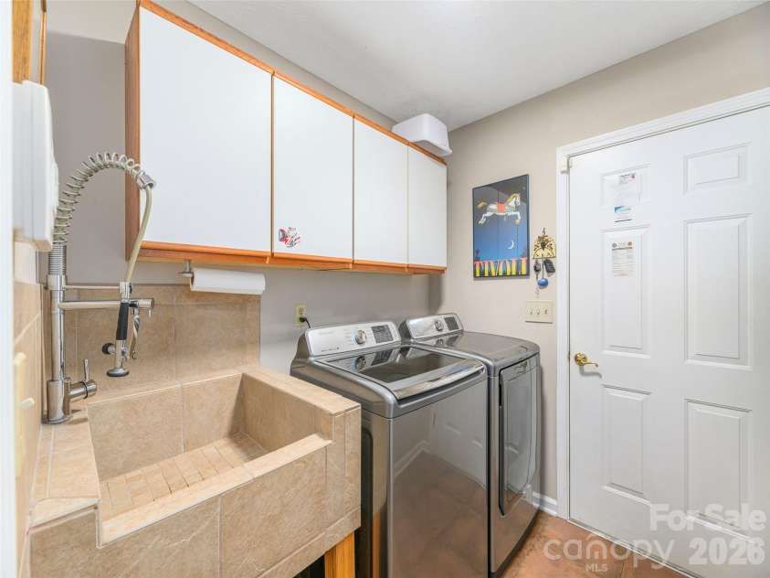 130 Olds Trail, Hendersonville, NC 28739.  MLS# CAR4434379, YatesRealty ID 56440. 