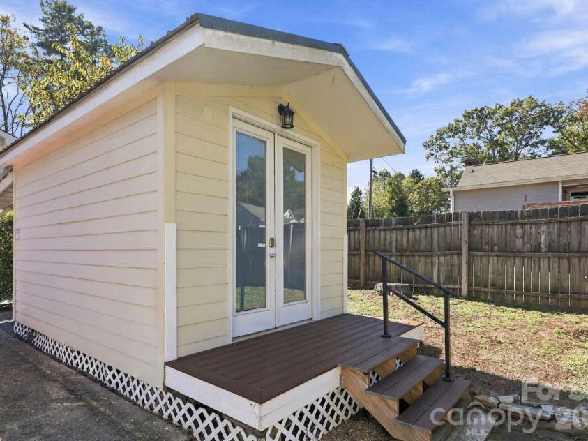 444 Broad Street, Brevard, NC 28712.  MLS# CAR4434346, YatesRealty ID 56443. 
