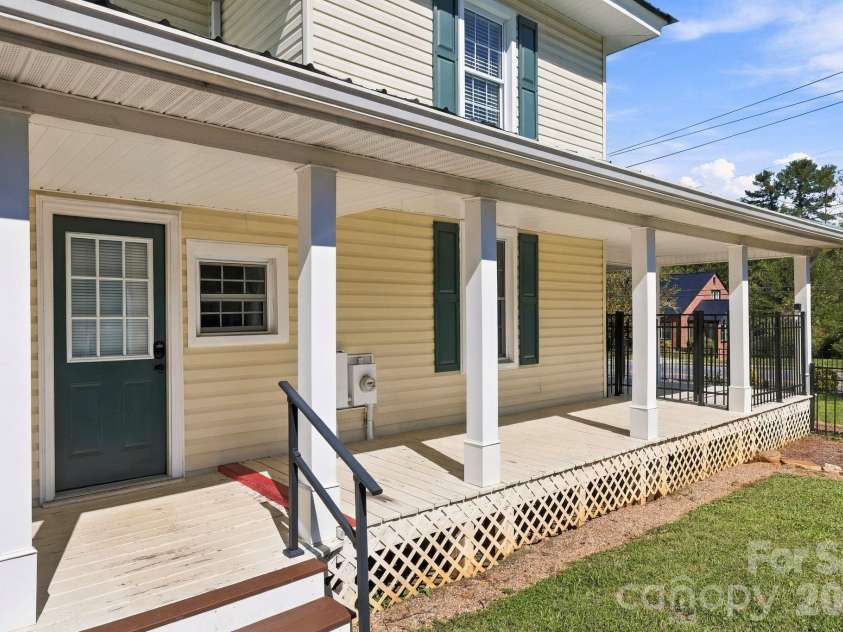 444 Broad Street, Brevard, NC 28712.  MLS# CAR4434346, YatesRealty ID 56443. 