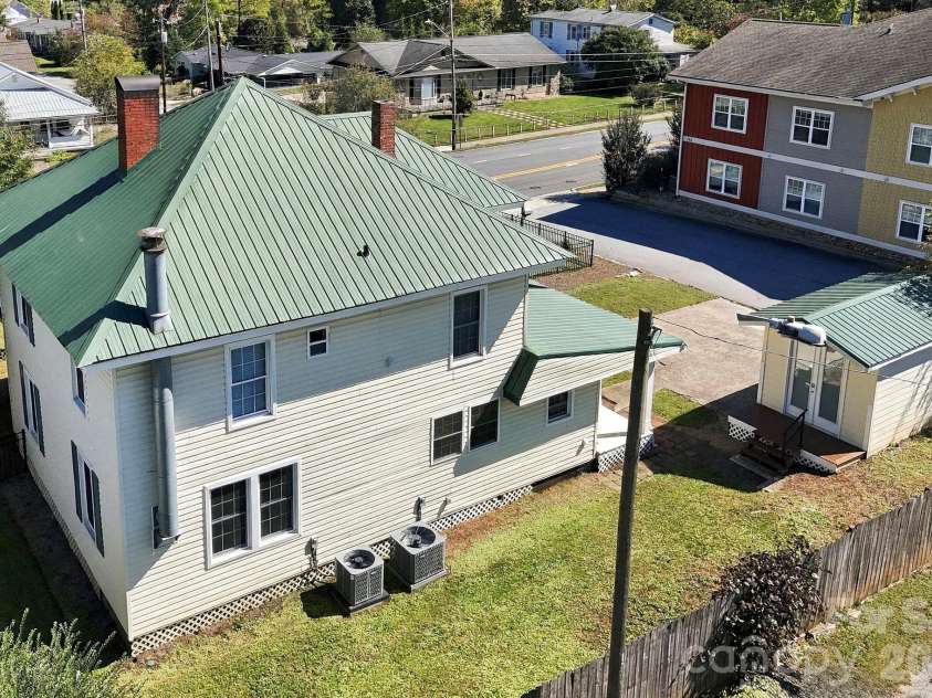 444 Broad Street, Brevard, NC 28712.  MLS# CAR4434346, YatesRealty ID 56443. 